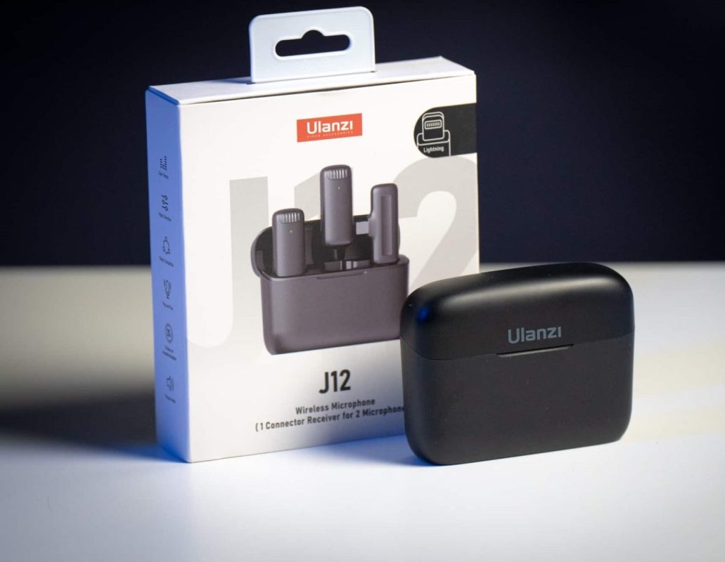 Ulanzi J12 Dual Wireless Microphone for iPhone with Charging Case